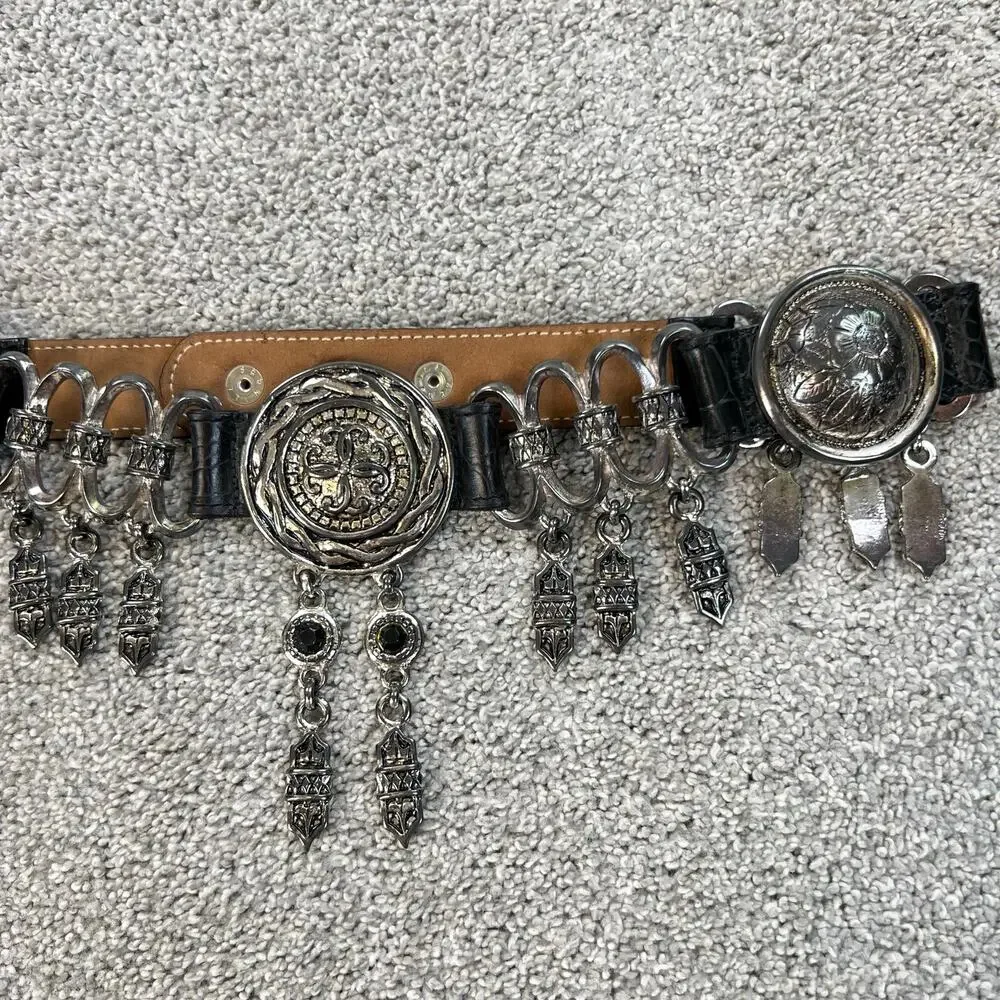 Vintage Women's Black & Silver Tone Medallion Hanging Charm Western Belt (XS/S)